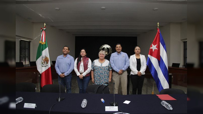 Dra. Aleida Guevara brinda consulta gratuita en DIF municipal Uruapan 