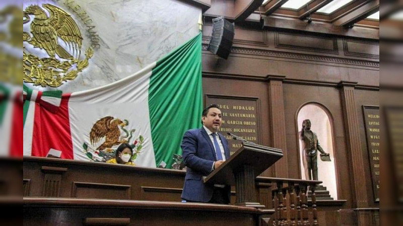 Gobierno actual en Michoacán, continúa reciclando programas de administraciones pasadas: Víctor Manríquez 