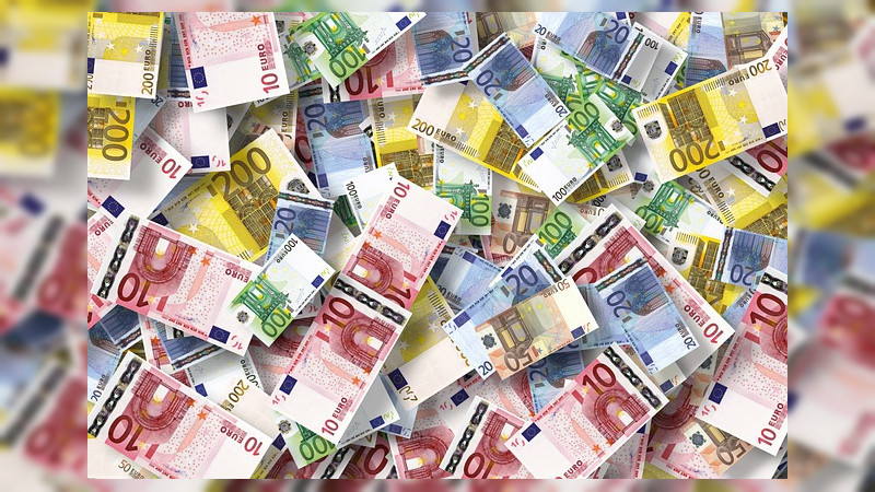 Cae valor del euro y se estima se emparejará con el precio del dólar 