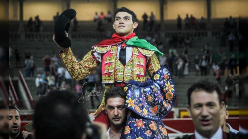 Triunfo rotundo del novillero moreliano Isaac Fonseca; cortó 4 orejas en Pamplona 