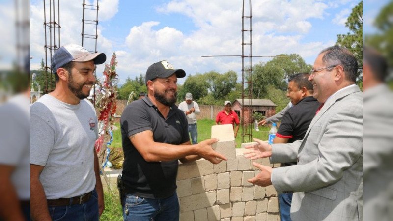 Habitantes de Ciudad Hidalgo reciben apoyos 