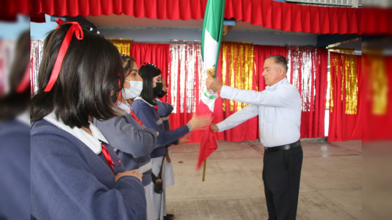 Presidente Municipal de Hidalgo, asistió a la ceremonia de graduación de la Escuela Preparatoria Taximaroa