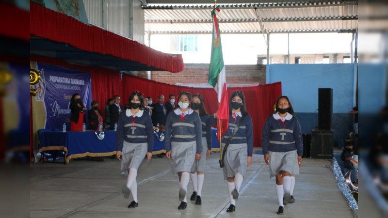Presidente Municipal de Hidalgo, asistió a la ceremonia de graduación de la Escuela Preparatoria Taximaroa