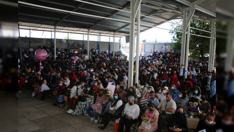 Presidente Municipal de Hidalgo, asistió a la ceremonia de graduación de la Escuela Preparatoria Taximaroa
