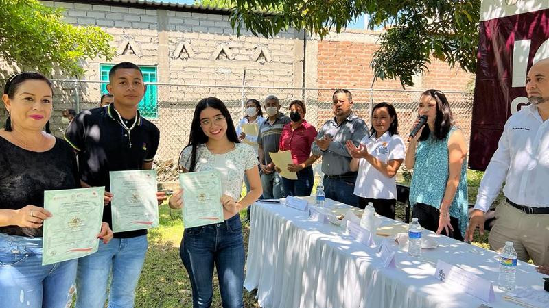 Entrega ICAMI 181 acreditaciones a alumnos de Lázaro Cárdenas  