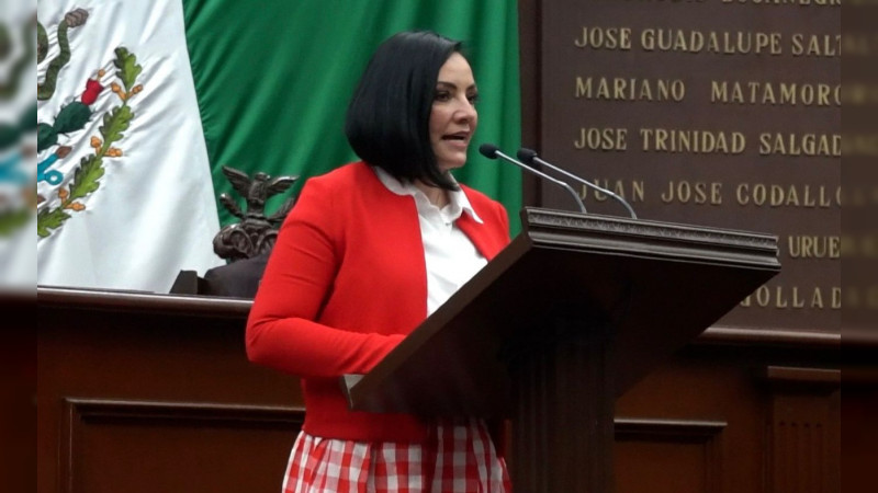 Busca diputada Adriana Hernández garantizar autonomía para UMSNH desde la Constitución 