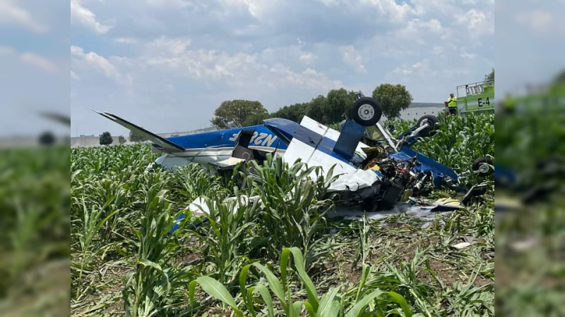 Mueren dos personas al desplomarse avioneta, cuando viajaban de Querétaro a Morelia 