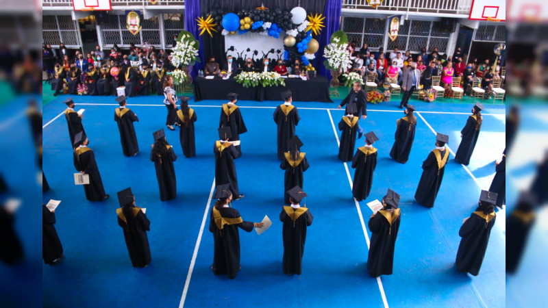 Gobierno municipal de Uruapan, acompaña graduación de la Escuela Primaria "Vasco de Quiroga"