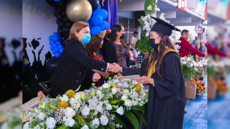 Gobierno municipal de Uruapan, acompaña graduación de la Escuela Primaria "Vasco de Quiroga"