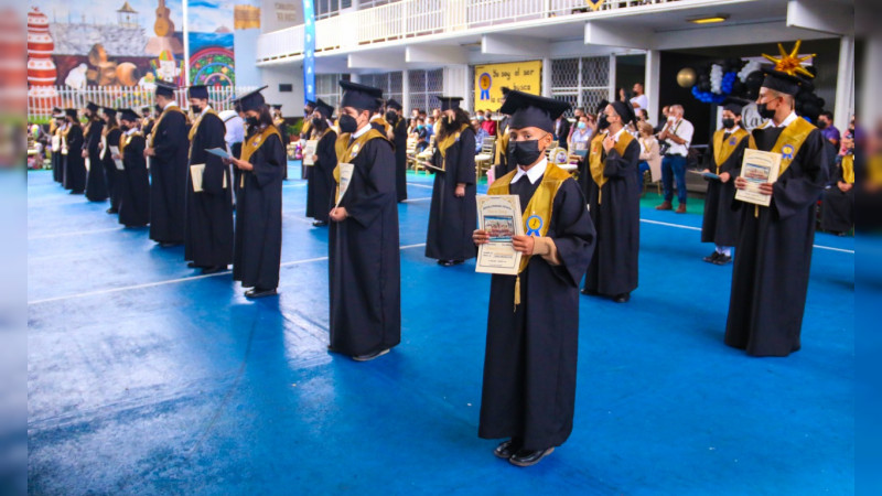 Gobierno municipal de Uruapan, acompaña graduación de la Escuela Primaria "Vasco de Quiroga"