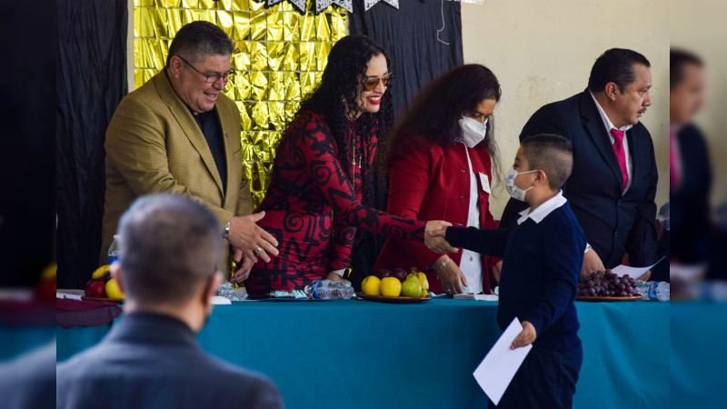Egresan 63 alumnos de la Escuela Primaria “Lázaro Cárdenas”; Uruapan  