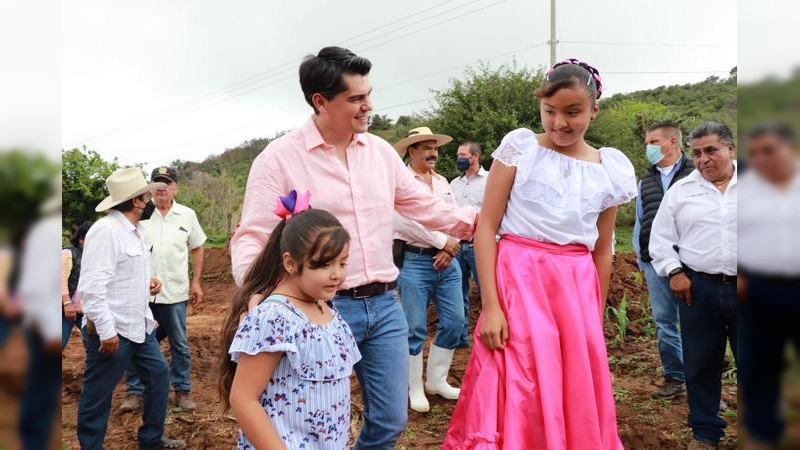 Todo el apoyo del Gobierno de Zitácuaro para el campo: Toño Ixtláhuac 