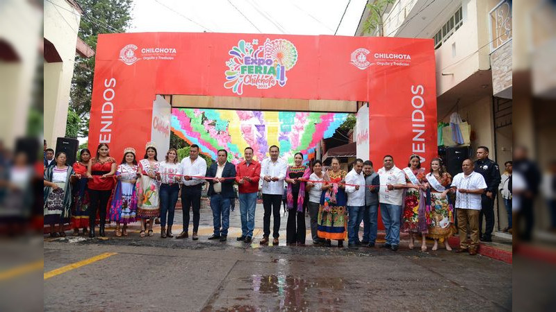 Con el pie derecho inicia Chilchota su primer gran expo feria