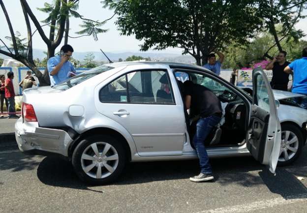 Ocho lesionados y probable muerto, deja aparatoso accidente sobre la salida Quiroga, en Morelia - Foto 2 