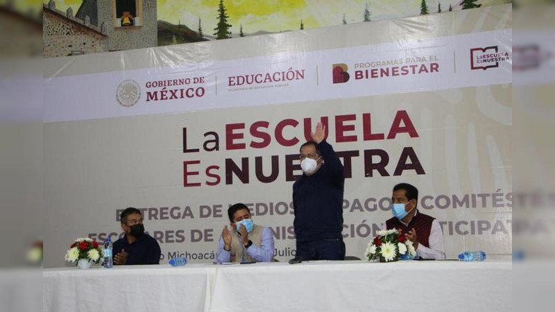 Alcalde de Hidalgo y Secretaría del Bienestar asistieron a apoyo del programa 'La Escuela es Nuestra', Michoacán 