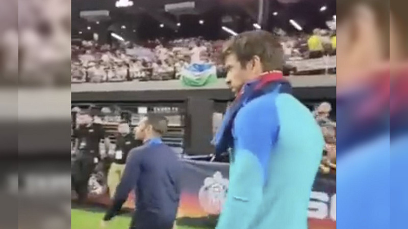  En pleno partido llueven burlas y abuchedos a Gerard Piqué por separación de Shakira 