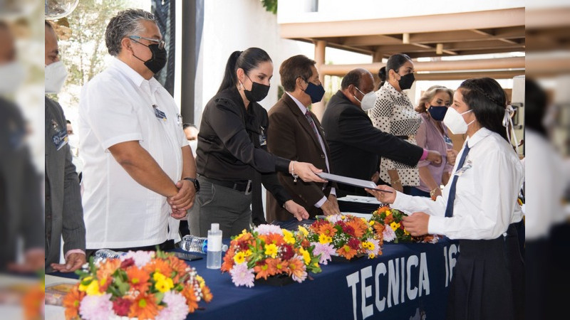 Presidenta del DIF Uruapan Clausura el ciclo escolar 2019–2022 de la Secundaria Técnica 163