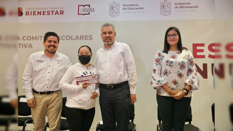 Entregan apoyos del programa "La Escuela es Nuestra" Gobierno de Michoacán y Delegación Bienestar 