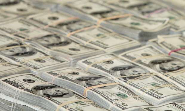 El dólar con un precio a la venta de 18.98 pesos  