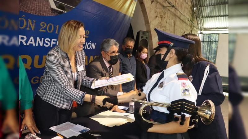 SEE inicia entrega de certificados de básica en tiempo y forma