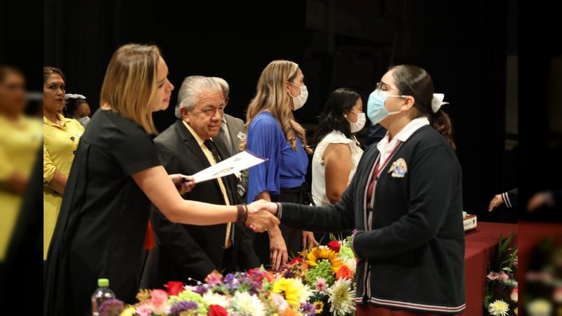 SEE inicia entrega de certificados de básica en tiempo y forma