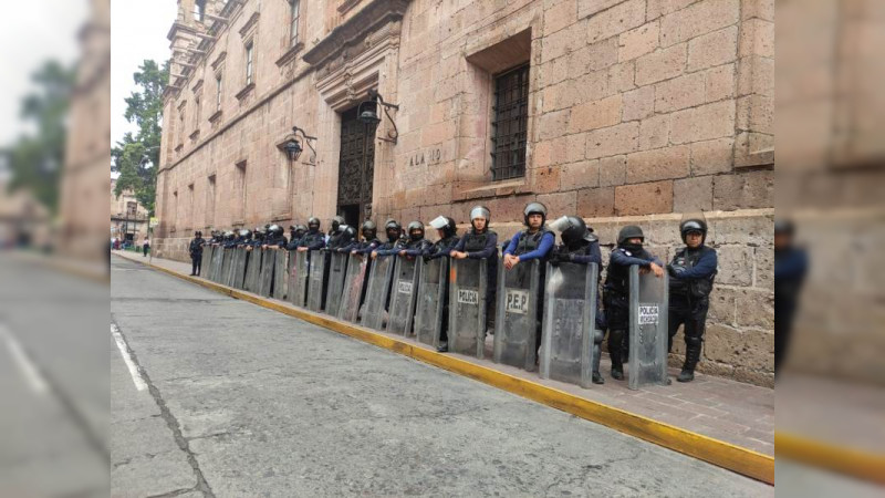 Ante protesta de trabajadores, diputados sesionarán en Palacio Clavijero 