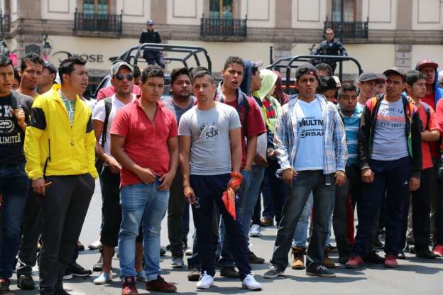 Arriba marcha de normalistas al centro de la ciudad - Foto 0 