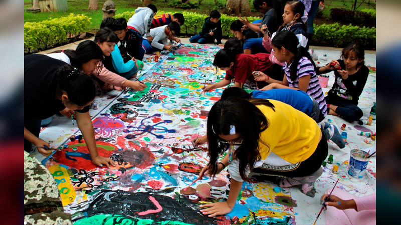 El Gran Mural de las Emociones pintado por niños en la Bibliotequita del Bosque