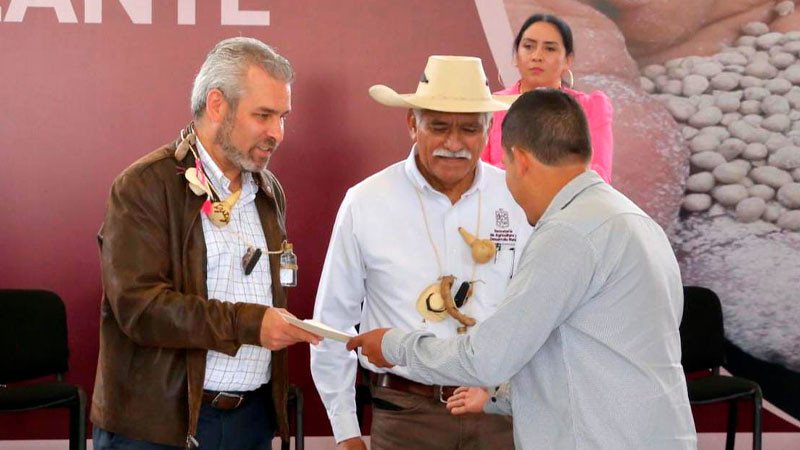 Michoacán va por producción orgánica y alimentos sanos: Bedolla 
