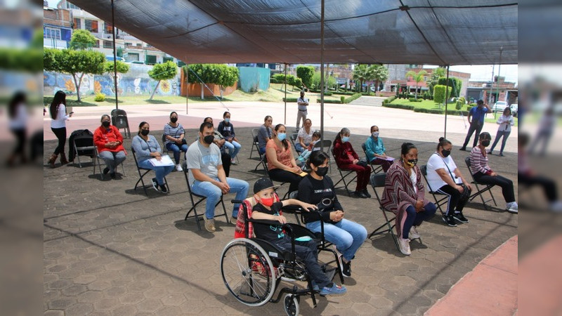 Entregan cheques a Familias Cuidadoras de Niñas y Niños con Cáncer en Ciudad Hidalgo 