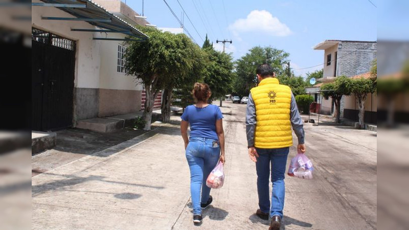 PRD Michoacán entrega apoyos a familias damnificadas de Villamar: Octavio Ocampo  