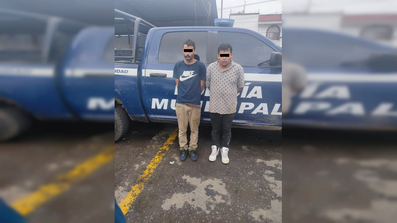 Mediante el operativo Centro Histórico, elementos de la Policía Uruapan aseguraron a dos masculinos por el delito de robo 