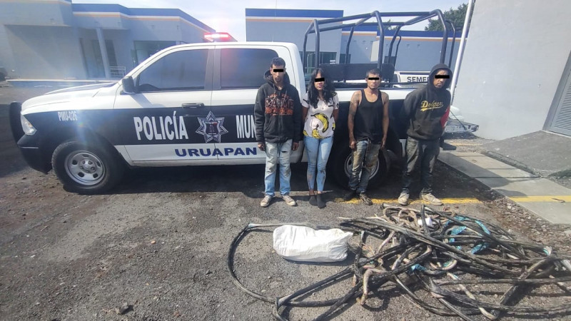 Elementos de la Policía Municipal aseguran a tres masculinos y una fémina por el delito de robo de cable a las líneas de Telmex 