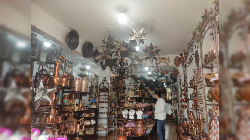 Se amplía mercado de venta de artesanías de cobre en centros comerciales