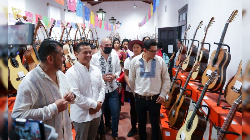 Inaugura Torres Piña la edición 47 del Festival de la Guitarra de Paracho 