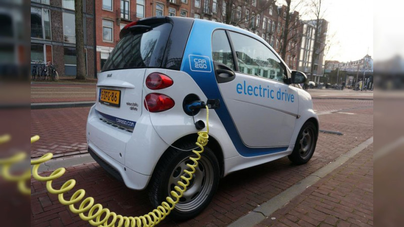 Obstruye la venta de autos eléctricos la escasez de puntos de carga, en España 