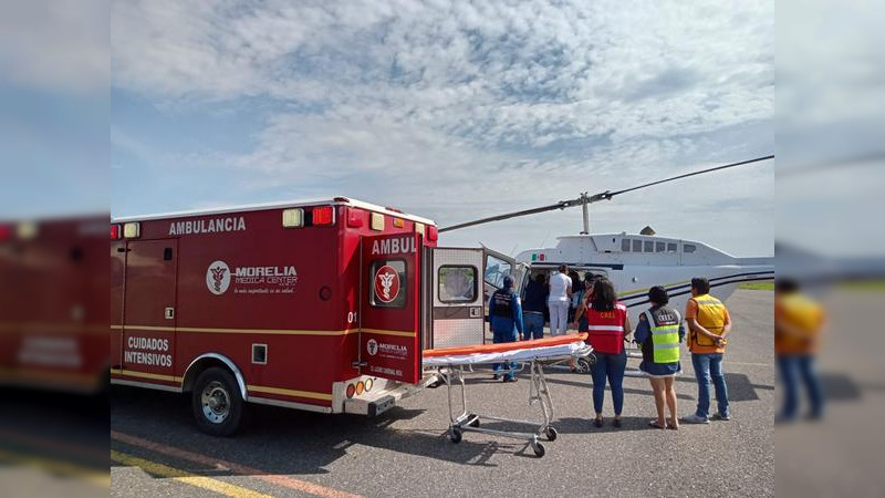 Traslada CRUM vía aérea a menor de Lázaro Cárdenas a Morelia   