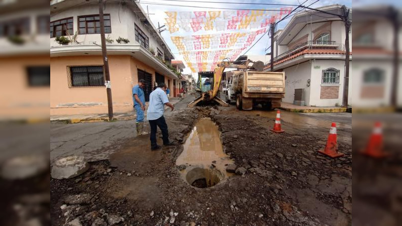 Realiza CAPASU rehabilitación de drenaje sanitario en San Pedro, Michoacán 