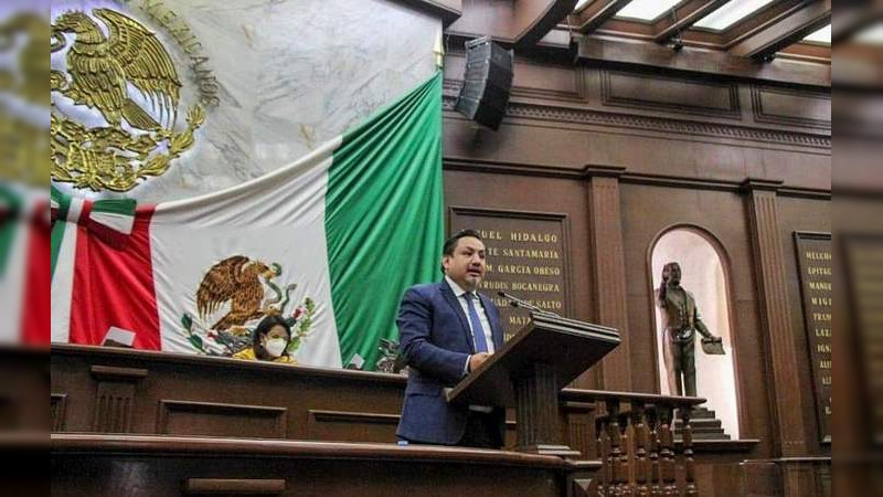 La 4T ha hecho lo que la derecha no pudo, militarizar a México: Víctor Manríquez 