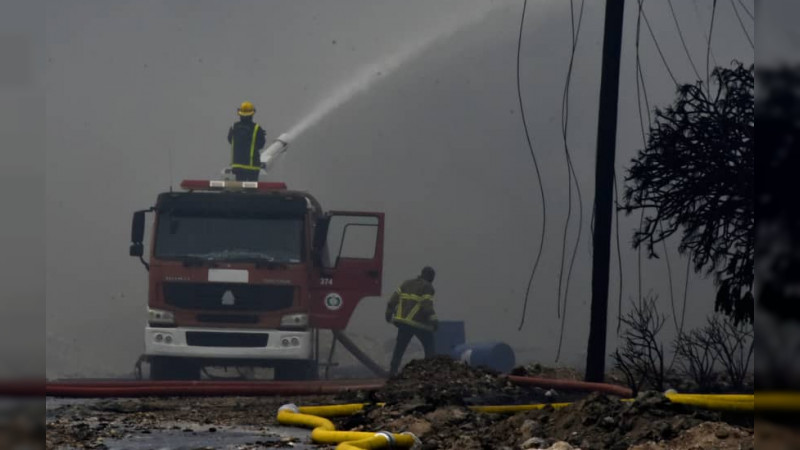 Cuba da por controlado el incendio industrial en Matanzas 