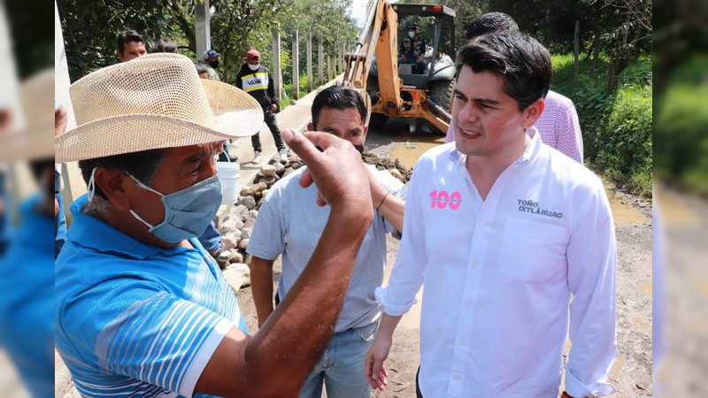 Comienza Toño Ixtláhuac, construcción de un camino en El Aguacate, hacia El Granjeno  