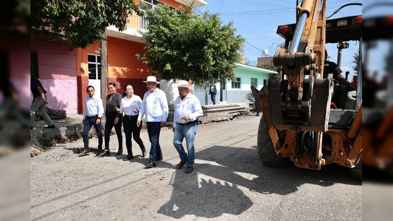 Supervisa Bedolla obras en Cojumatlán de Regules, Michoacán 