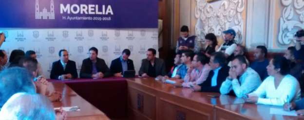 Presidente Municipal Alfonso Martínez Alcázar inicia mesa de dialogo con transportistas  