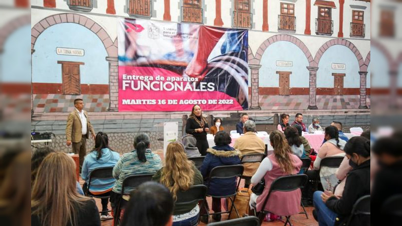 Entrega DIF Michoacán aparatos funcionales en Región Oriente del estado 
