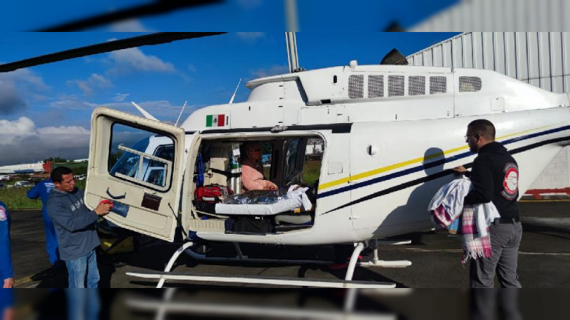 Gobierno de Michoacán traslada vía aérea a menor con quemaduras de tercer grado de Morelia a CDMX 