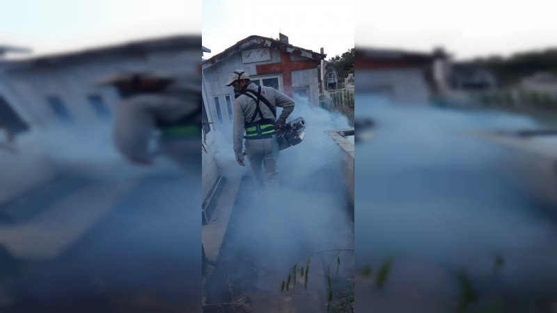 Fumigan panteón municipal “San Juan Evangelista” en Uruapan 