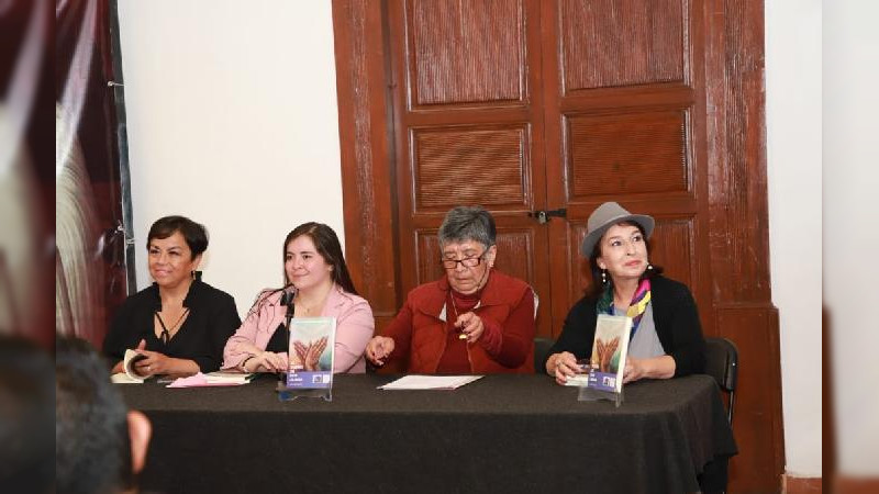 Presentan la antología "El sueño de Sor Juana" de escritoras uruapenses