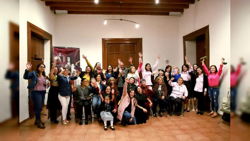 Presentan la antología "El sueño de Sor Juana" de escritoras uruapenses