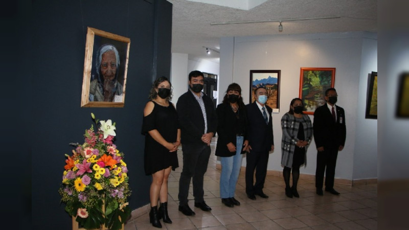 Edil de Ciudad de Hidalgo inaugura La Exposición Pictórica "Interioridades" 