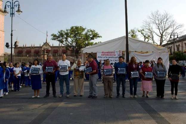 Padres de familia denuncian a la Secretaría de Educación de anunciar represión 